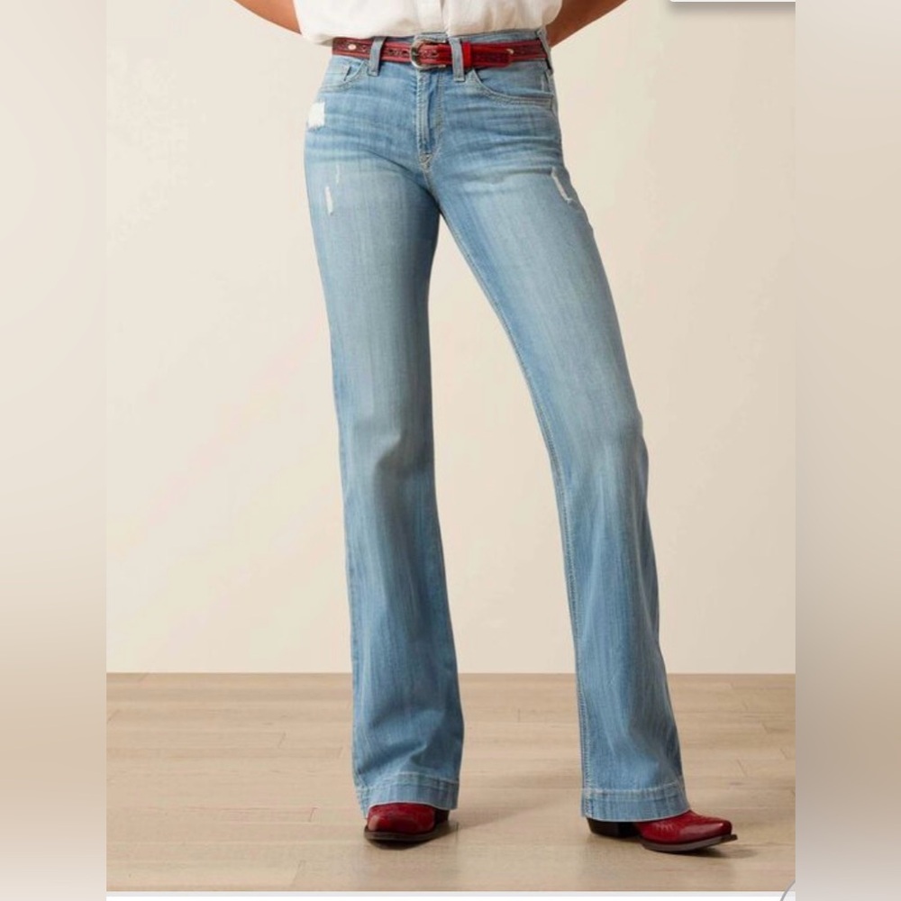 Ariat slim trouser light wash SIZE 29L Aisha Wide Leg Jean